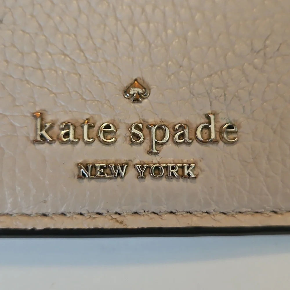 Kate Spade New York Pebbled Leather Zip Card Holder ID Wallet Wristlet Beige - Picture 2 of 6